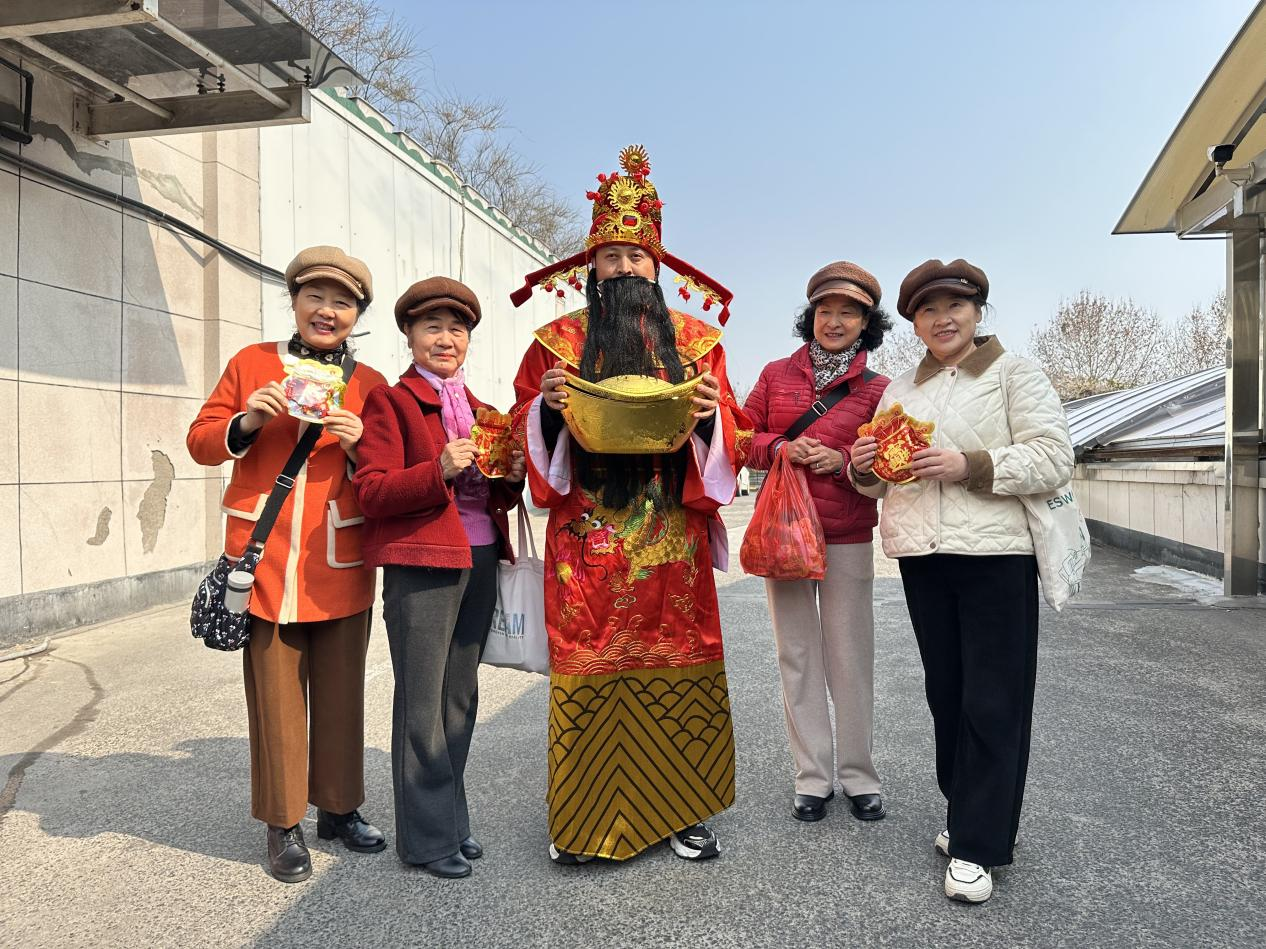 財(cái)神送福開(kāi)啟開(kāi)工好彩頭