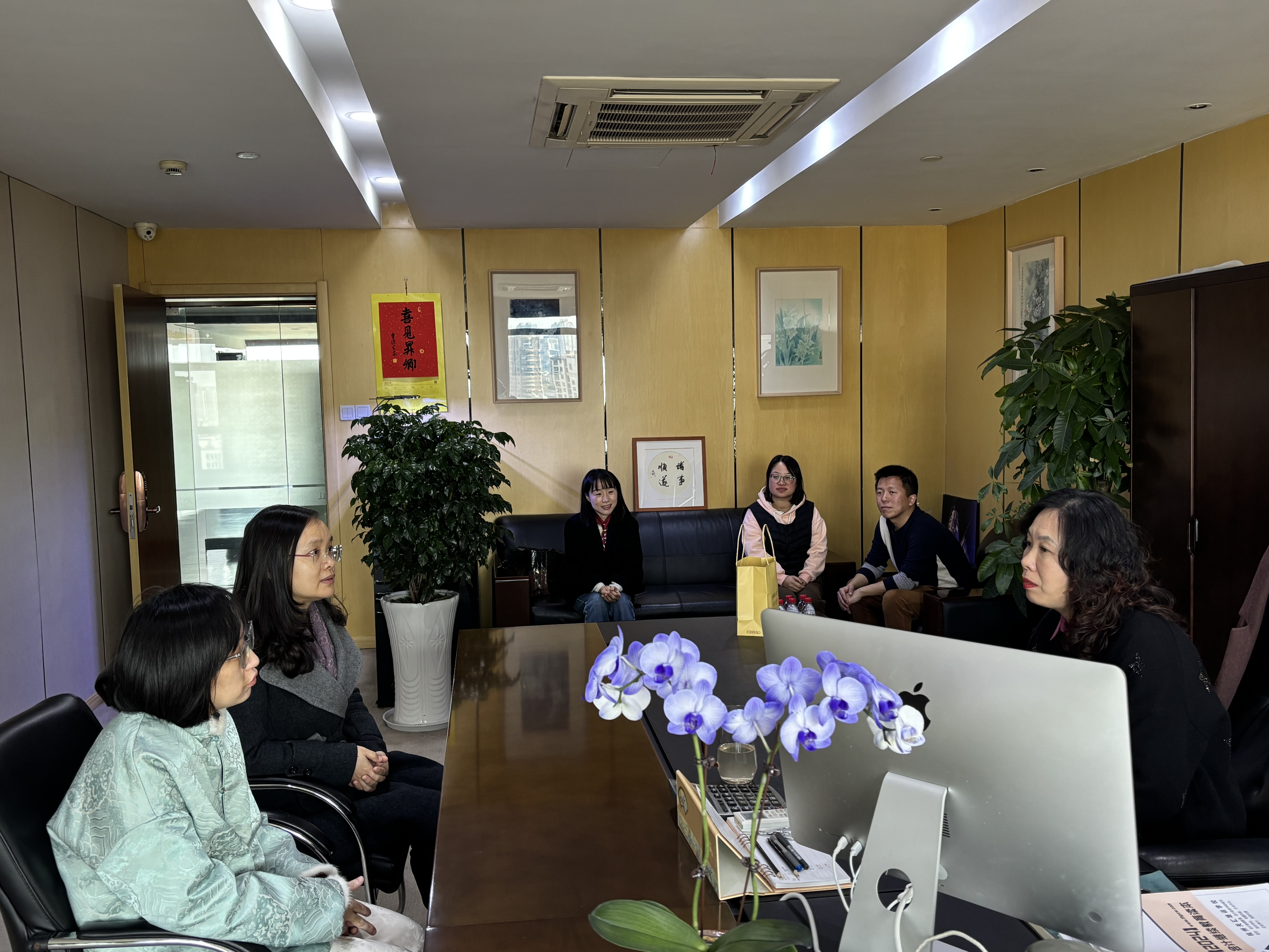 大關(guān)街道黨工委委員王順芳走訪水晶城開展新春慰問(wèn)