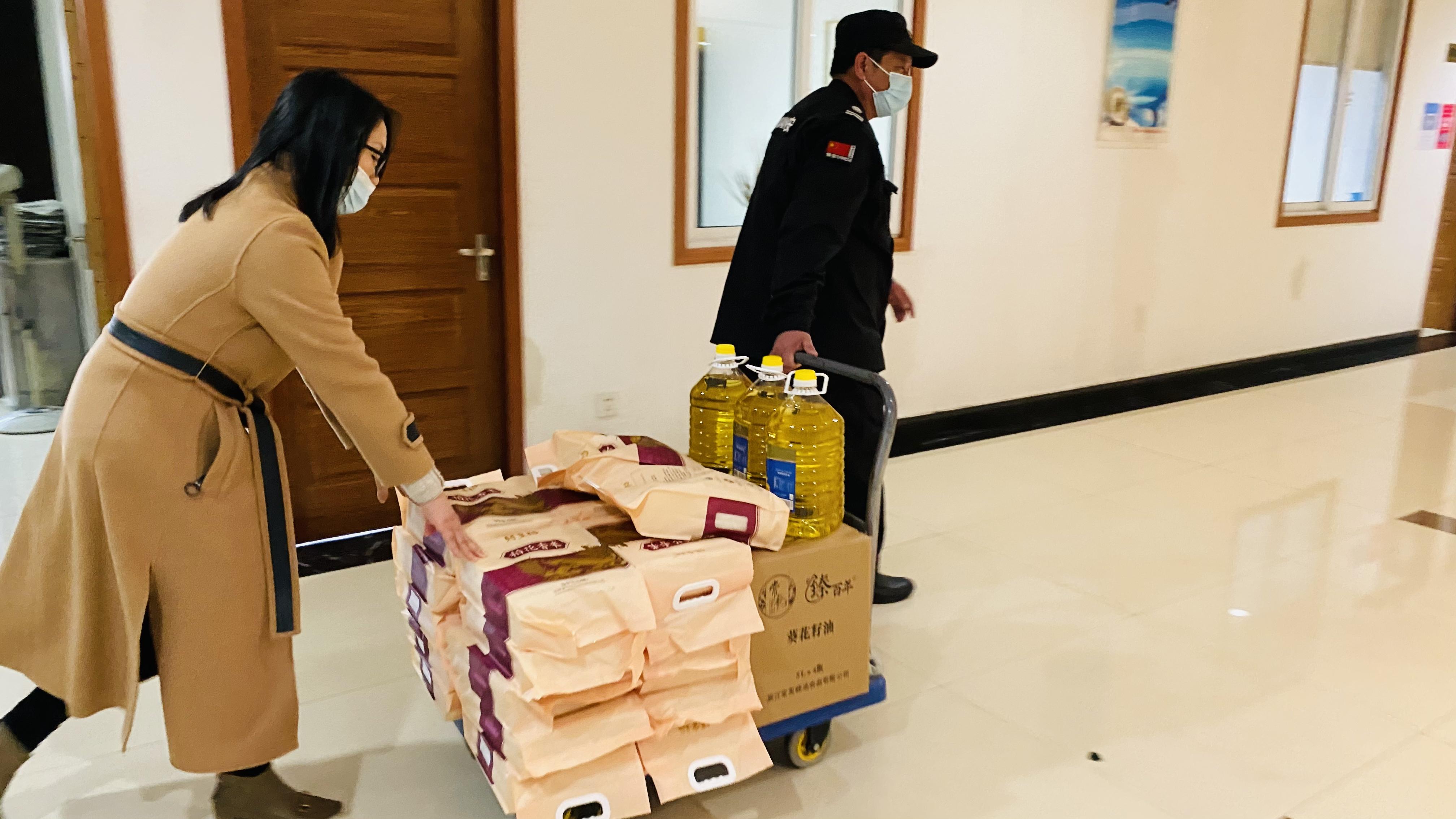 心系員工，溫暖新春！ 錢江商城為全體員工發(fā)放春節(jié)福利