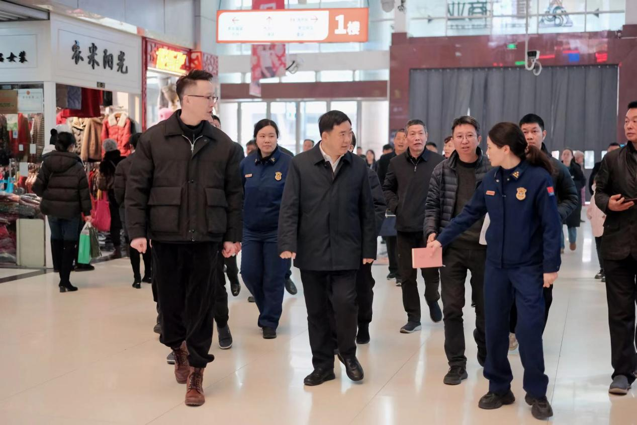 省、市、區(qū)領(lǐng)導(dǎo)蒞臨錢江商城指導(dǎo)安全生產(chǎn)工作