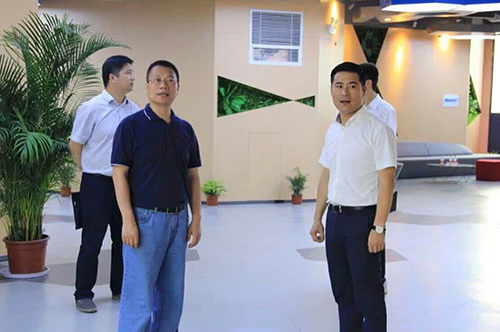 20160818拱墅區(qū)委常委、組織部李煒蒞臨杭州建華文創(chuàng)集團(tuán)總部調(diào)研指導(dǎo) (3).jpg